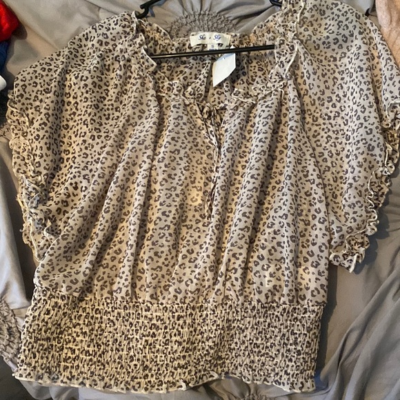 Leopard print top - Picture 1 of 1